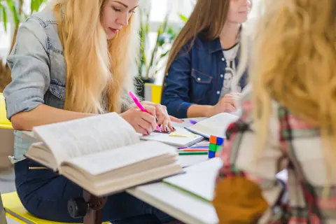 Ландшафтный и архитектурный пейзаж в декоре европейского и русского фарфора